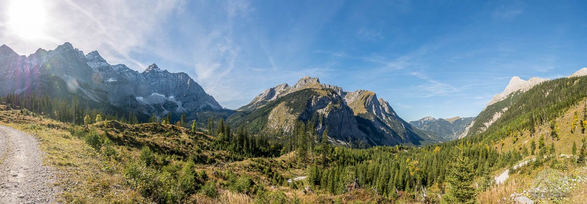 Panoramablick von der Birkarspitze links zum Torbachtal.