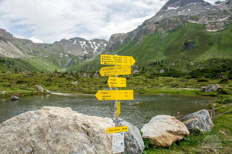 Auf dem Traumpfad von München nach Venedig - Tag 9 - Glungezerhütte zur Lizumerhütte 70 Wegweiser Lizumer Hütte