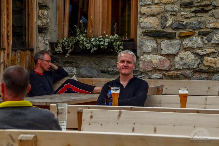 Auf dem Traumpfad von München nach Venedig - Tag 9 - Glungezerhütte zur Lizumerhütte 68 Feierabendbier Lizumer Hütte