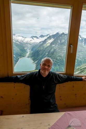 Alex im Panoramarestaurant der Olpererhütte