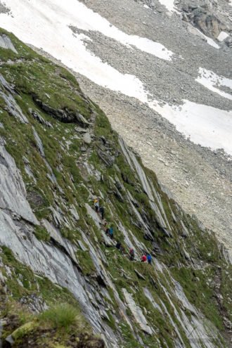 steiler Abstieg an der Friesenbergscharte