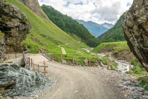 Auf dem Traumpfad von München nach Venedig - Tag 13 - von Stein in Südtirol nach Pfunders 54 Der Abstieg ins Pustertal wird langweiliger