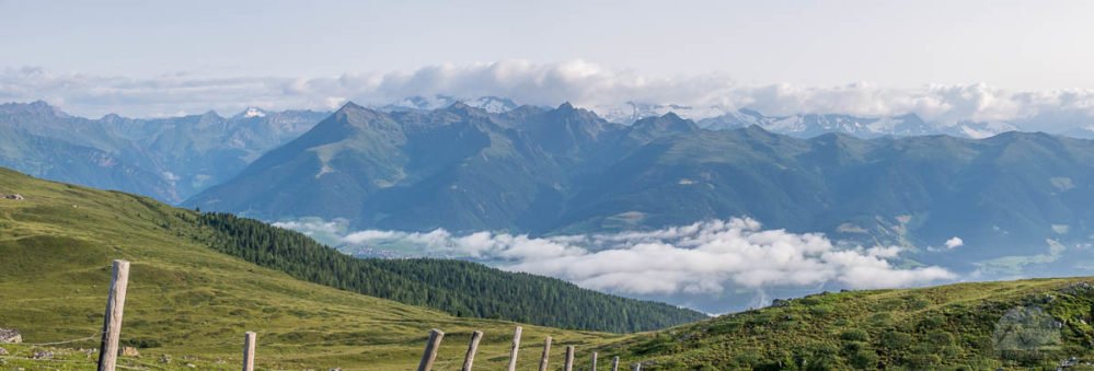 Pustertal Panorama mit Zillertaler Alpen