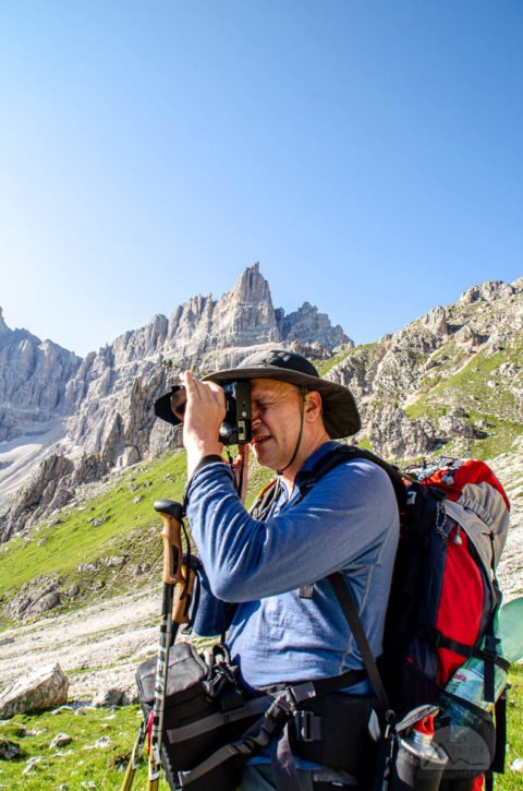 Alex fotografiert an der Roa-Scharte